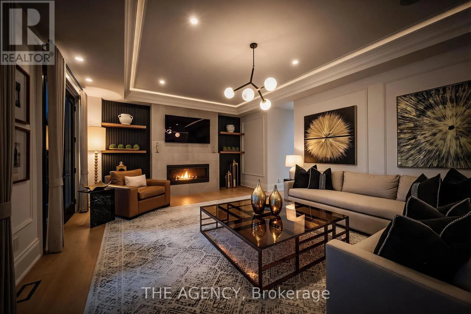 1529 VENETIA DRIVE