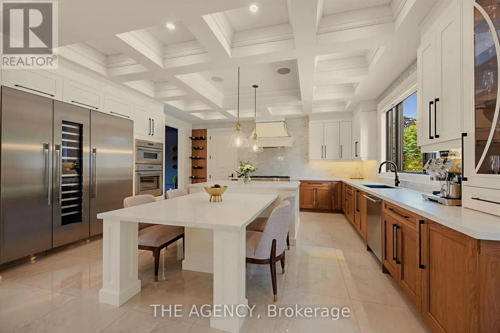 1529 VENETIA DRIVE