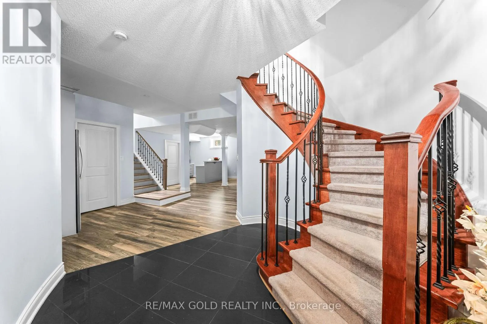 6 PASADENA AVENUE