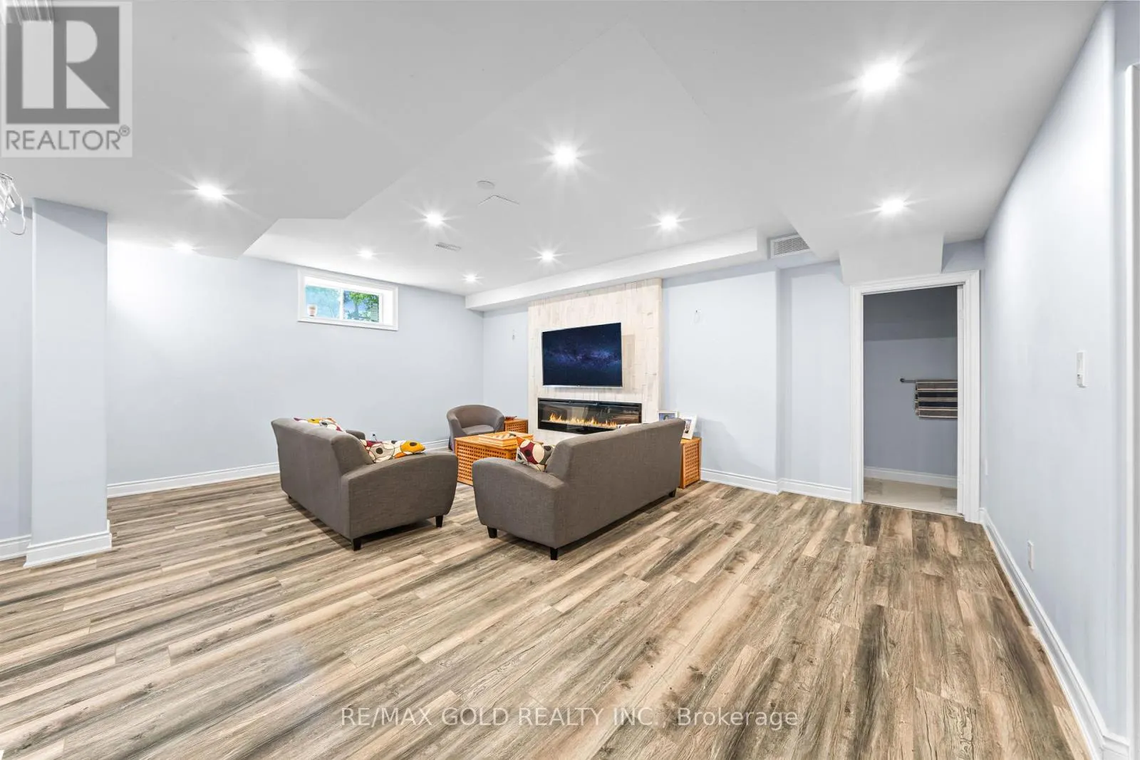6 PASADENA AVENUE