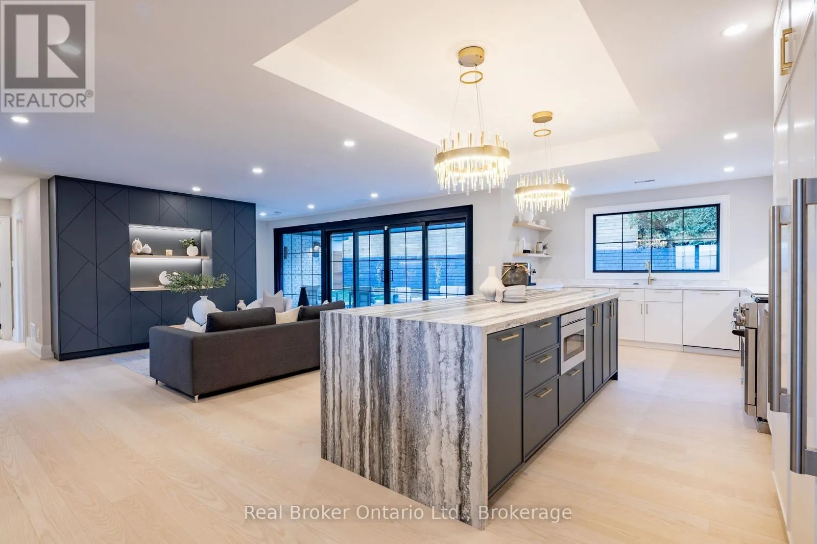 841 DANFORTH PLACE