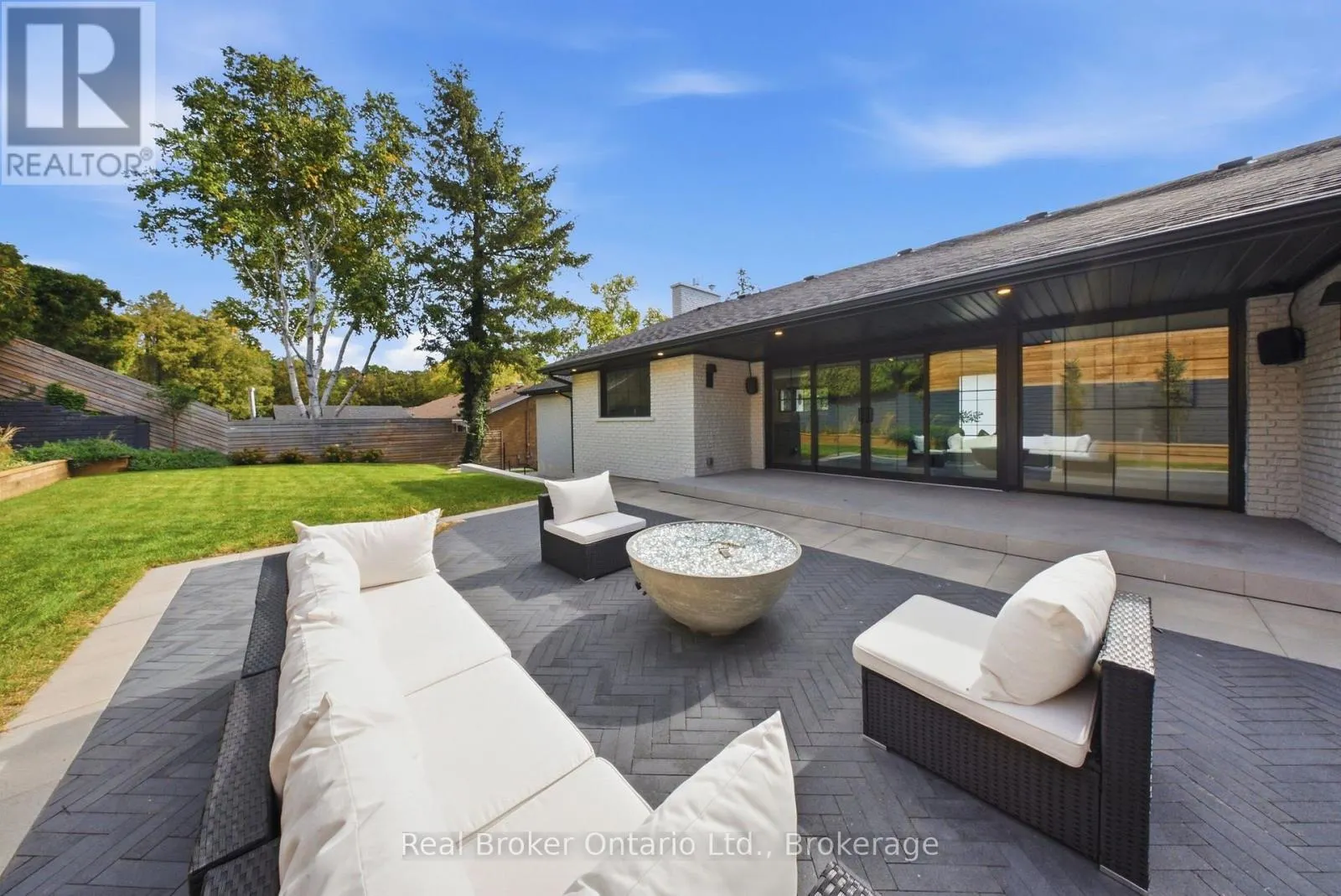 841 DANFORTH PLACE