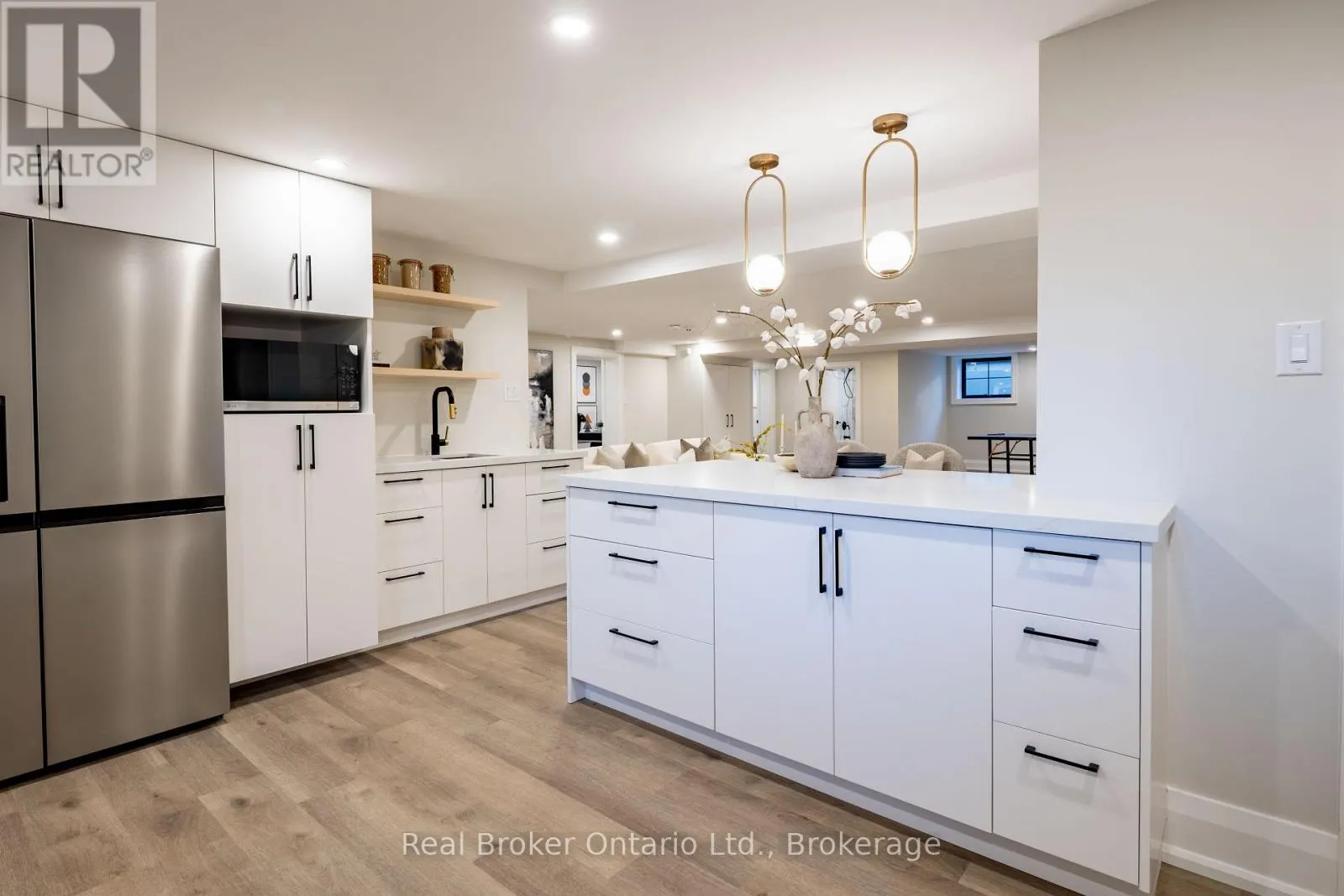 841 DANFORTH PLACE