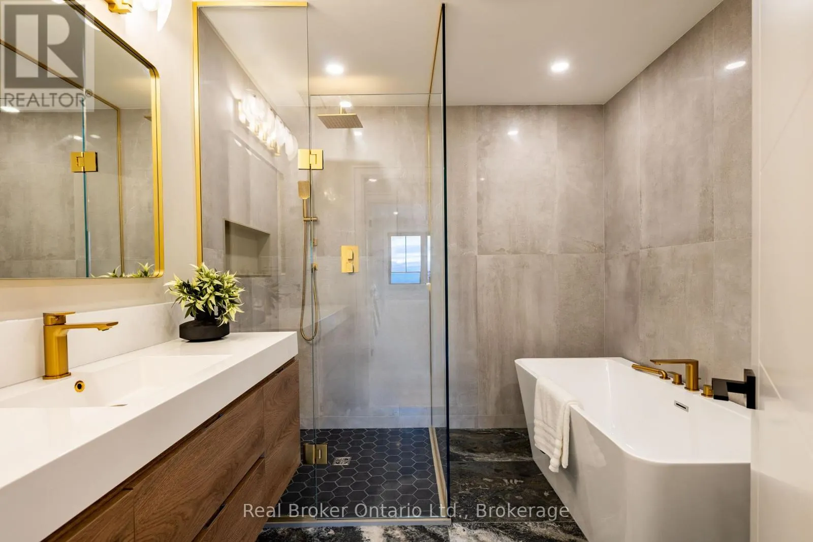 841 DANFORTH PLACE