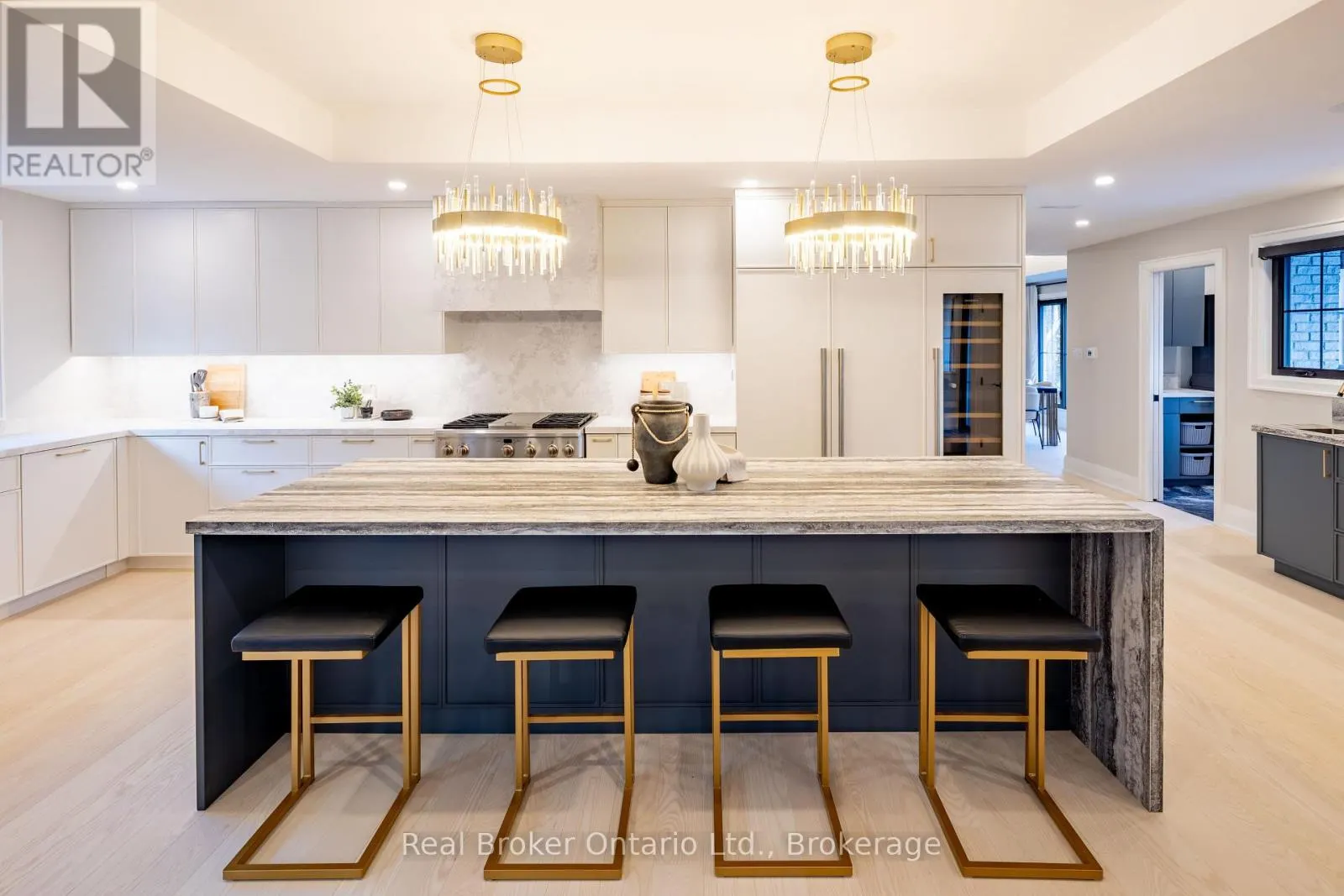 841 DANFORTH PLACE