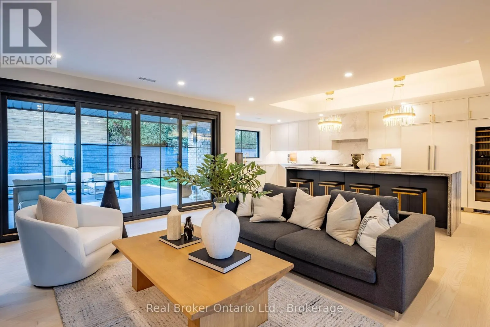 841 DANFORTH PLACE