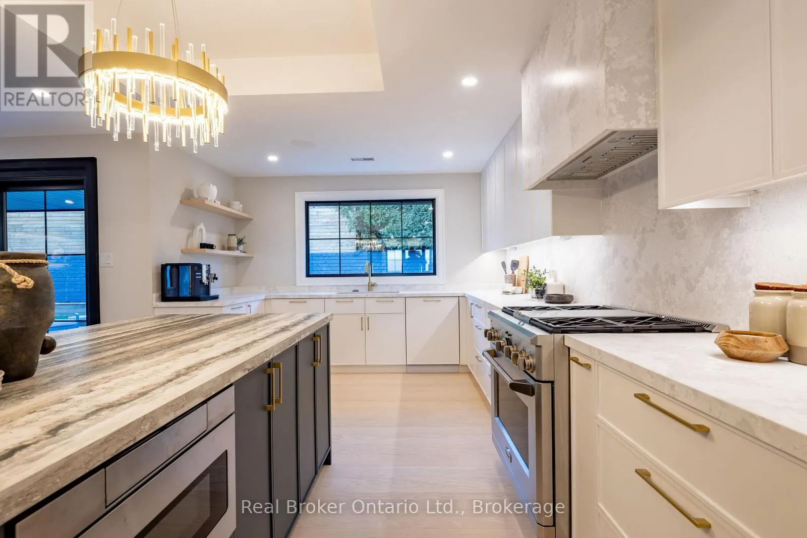 841 DANFORTH PLACE