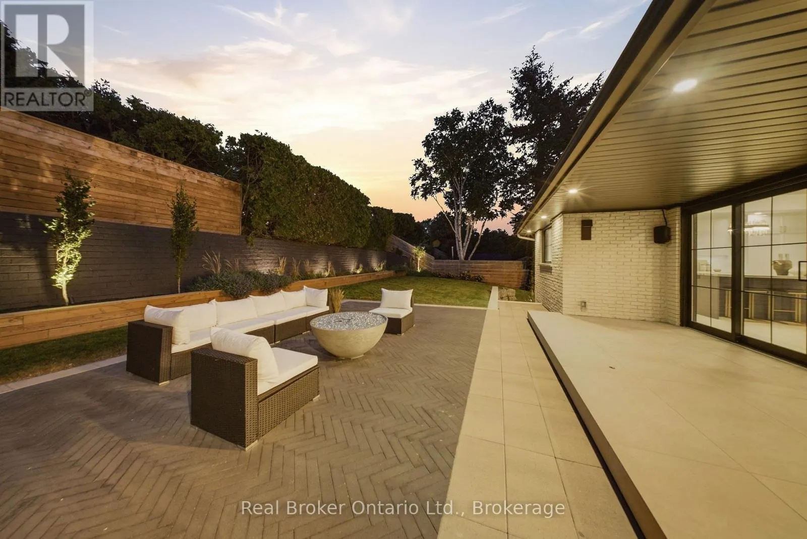 841 DANFORTH PLACE