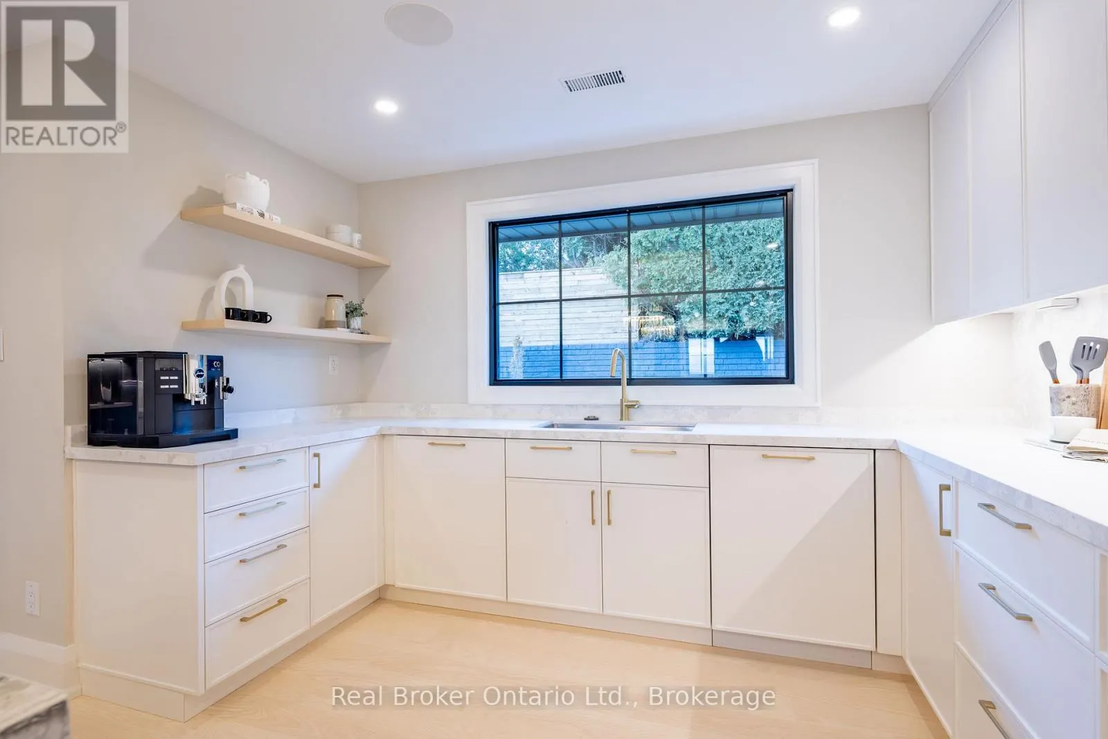 841 DANFORTH PLACE