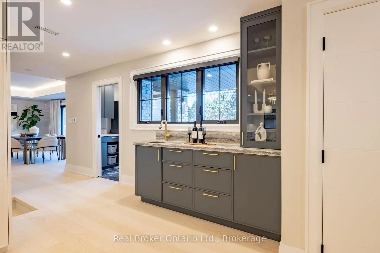 841 DANFORTH PLACE