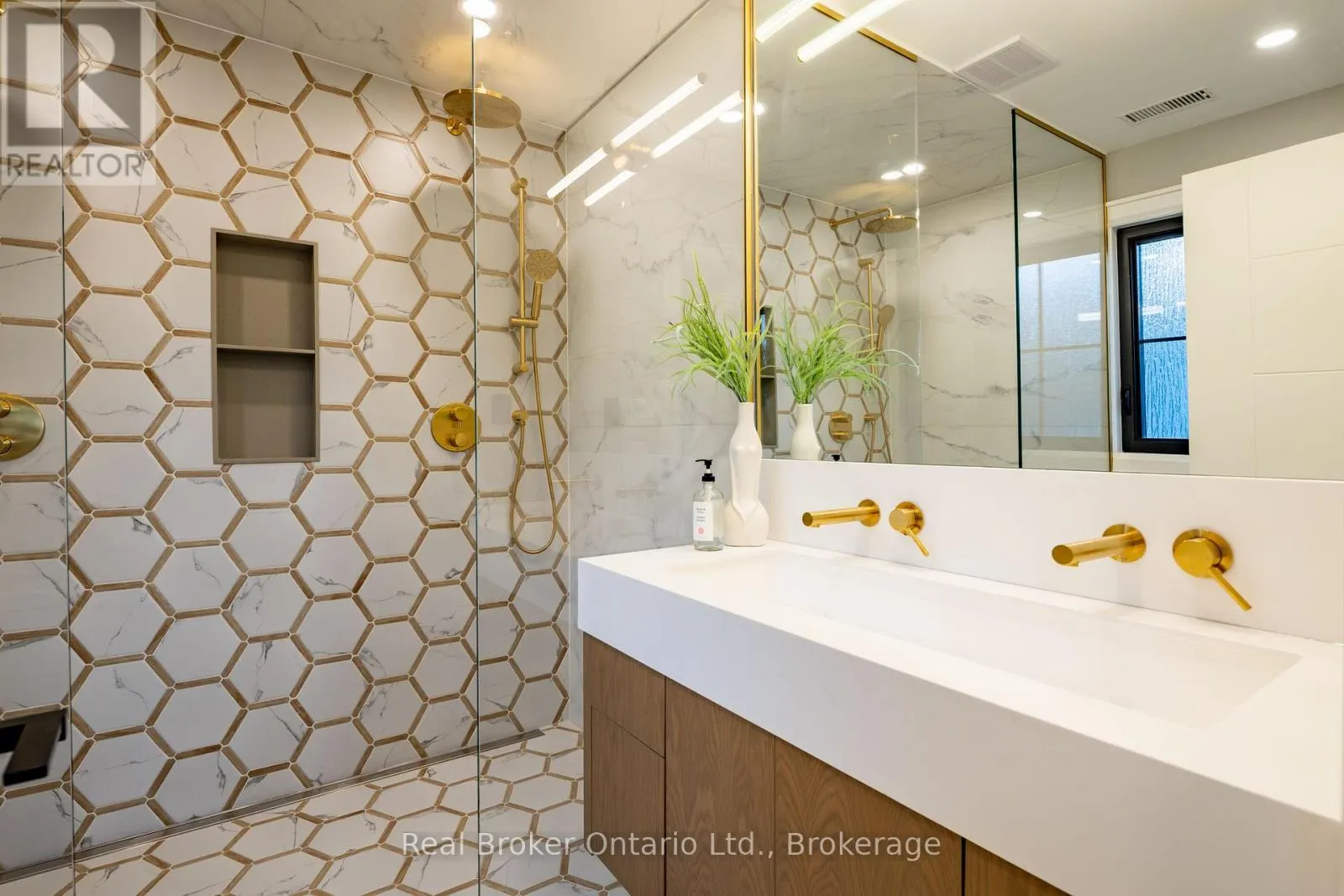 841 DANFORTH PLACE
