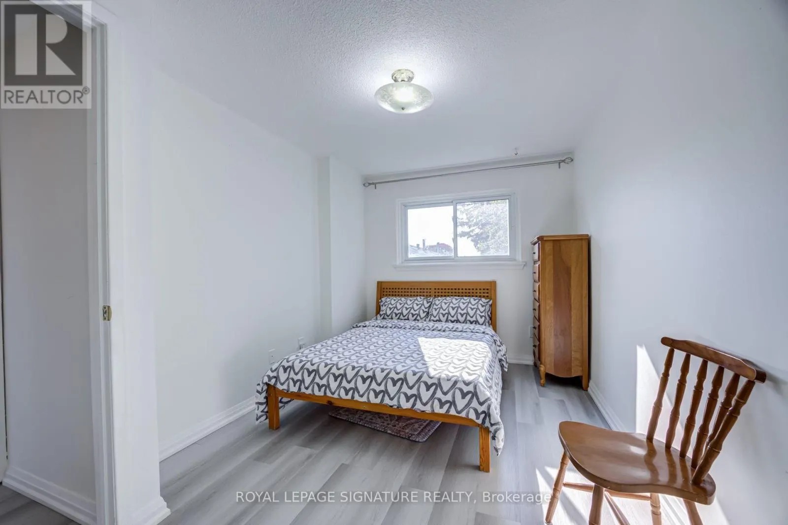 16 - 960 WARWICK COURT