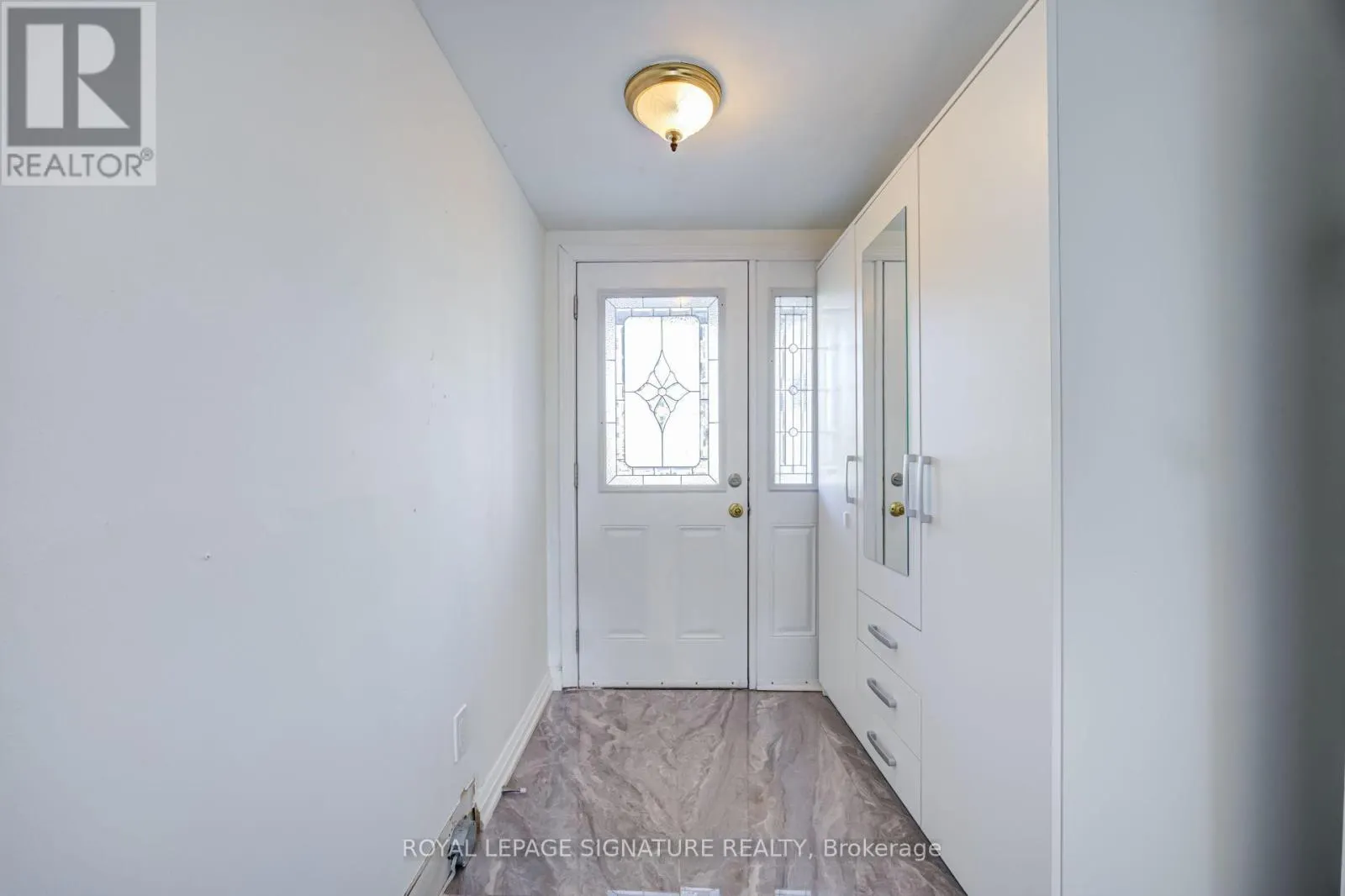16 - 960 WARWICK COURT