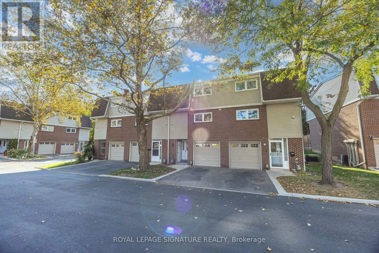 16 - 960 WARWICK COURT