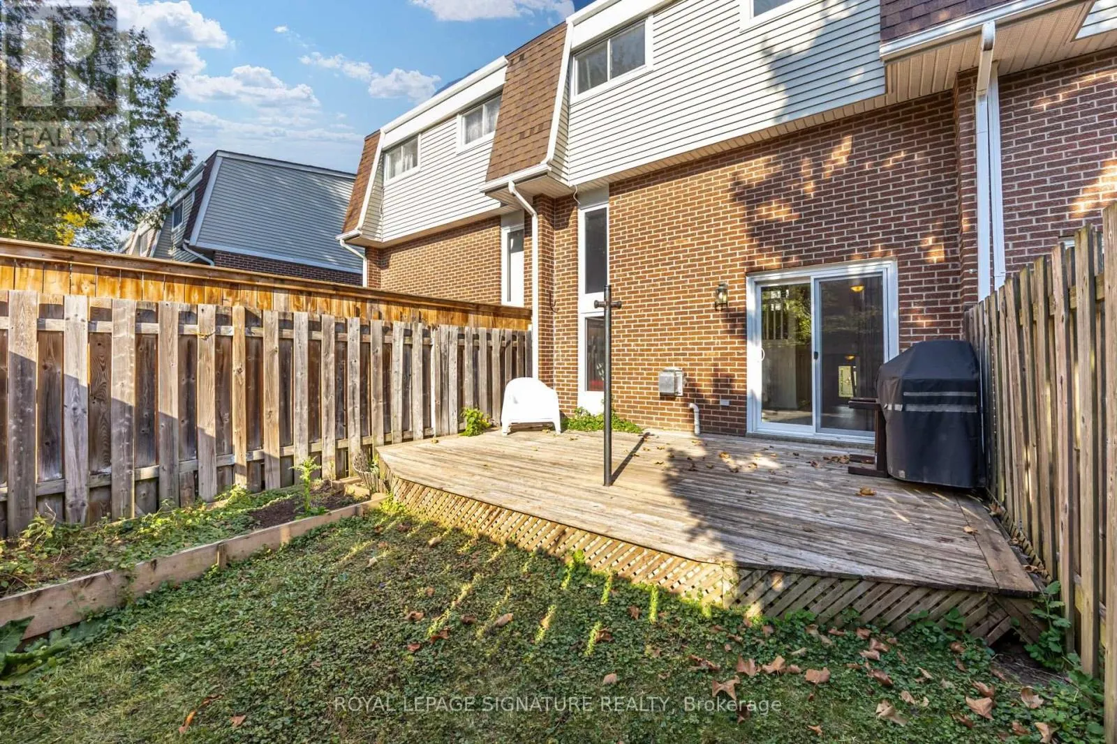 16 - 960 WARWICK COURT