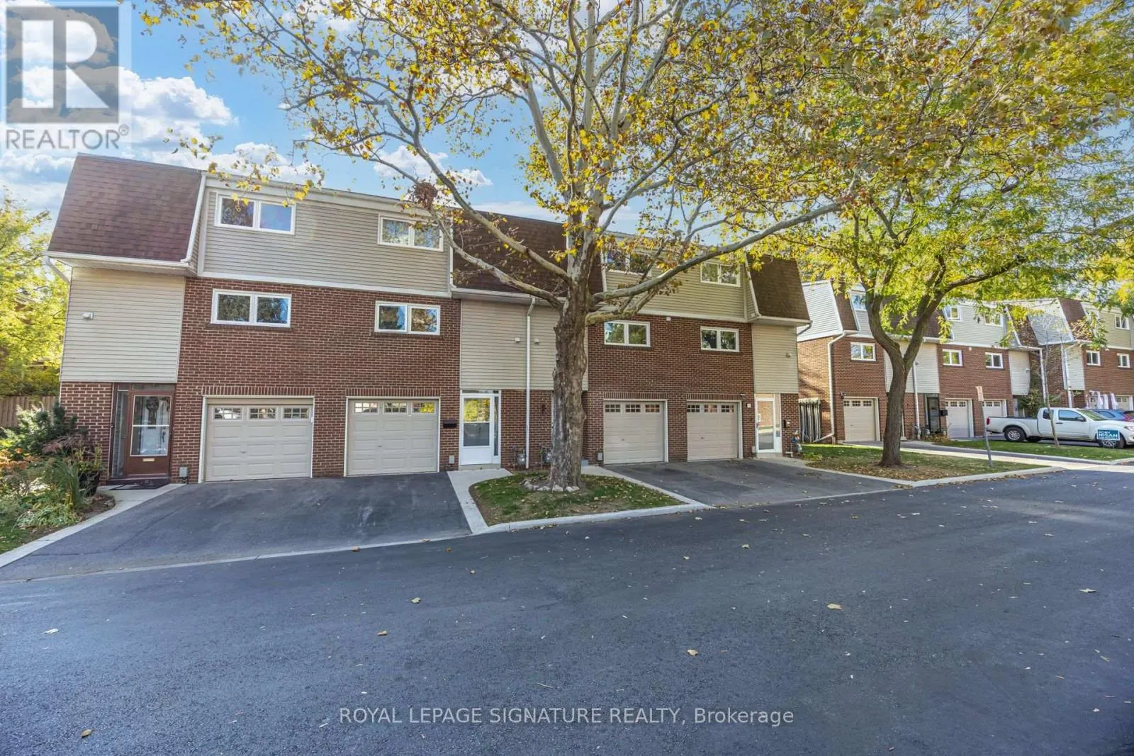16 - 960 WARWICK COURT