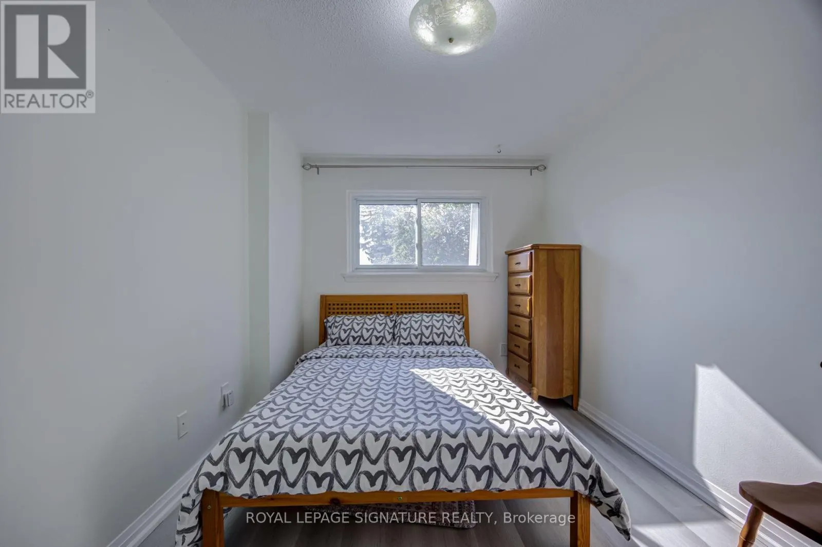 16 - 960 WARWICK COURT