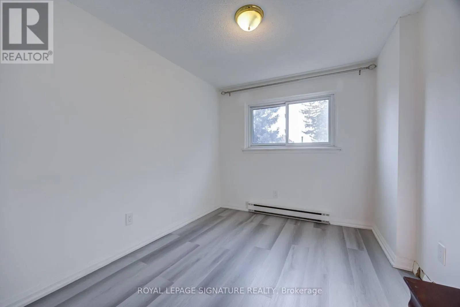 16 - 960 WARWICK COURT