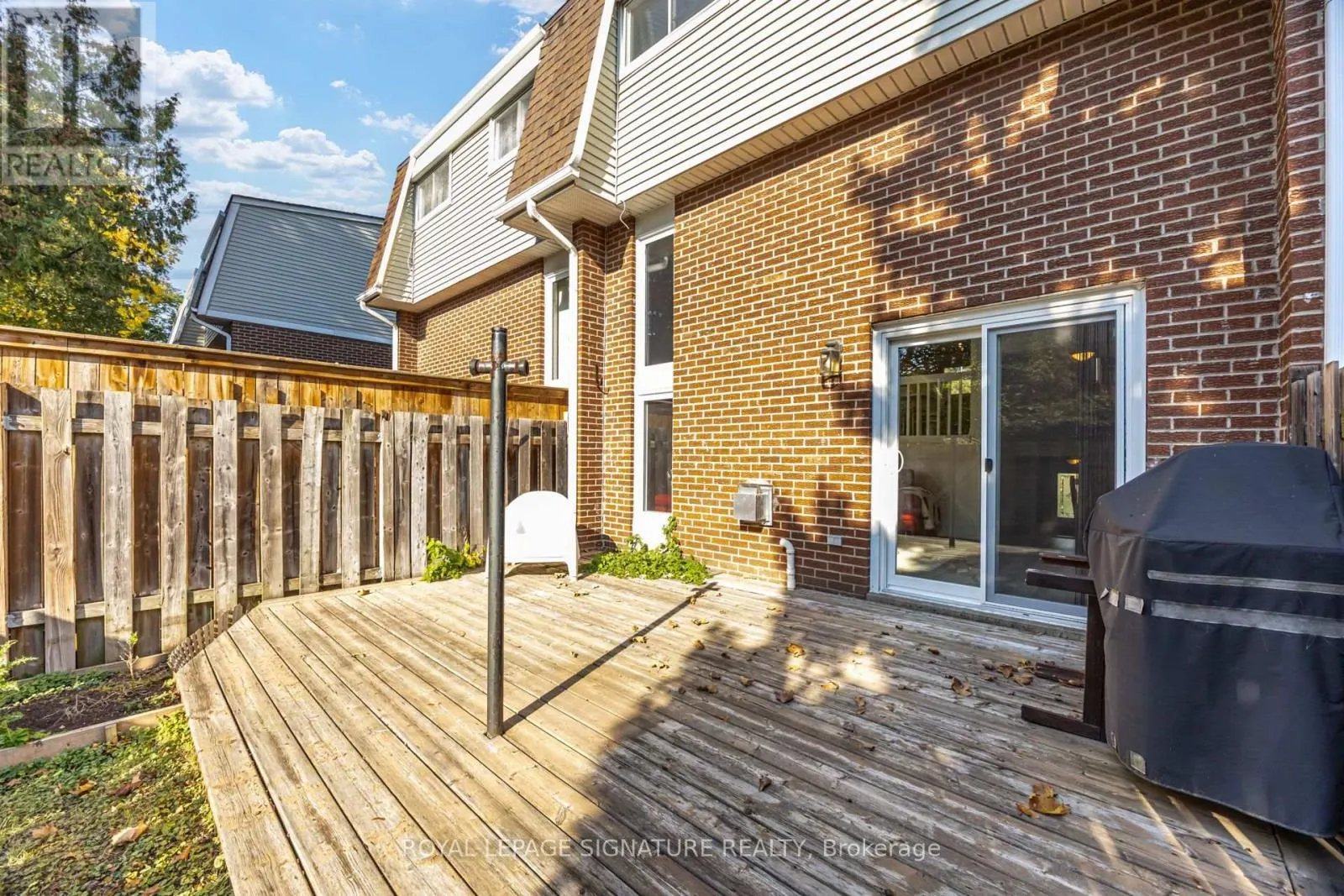 16 - 960 WARWICK COURT