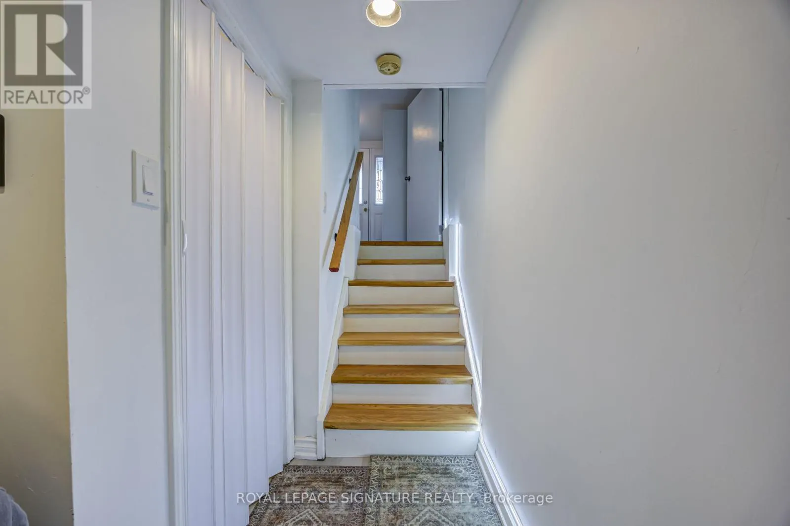 16 - 960 WARWICK COURT