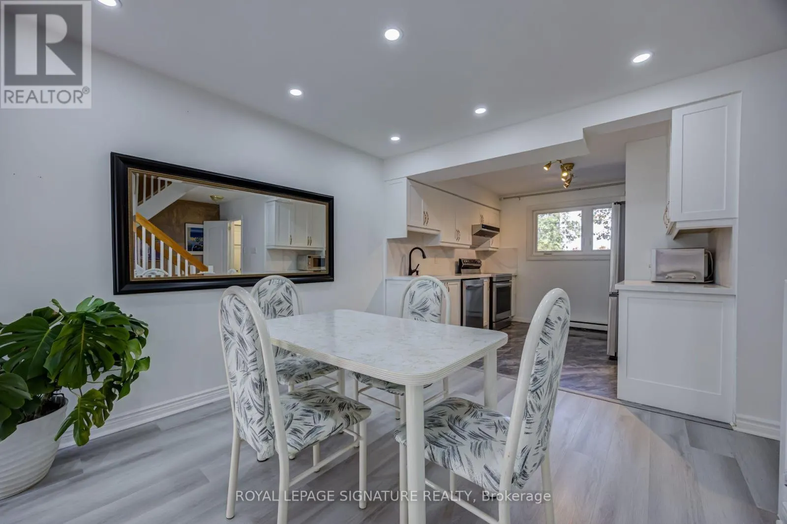 16 - 960 WARWICK COURT