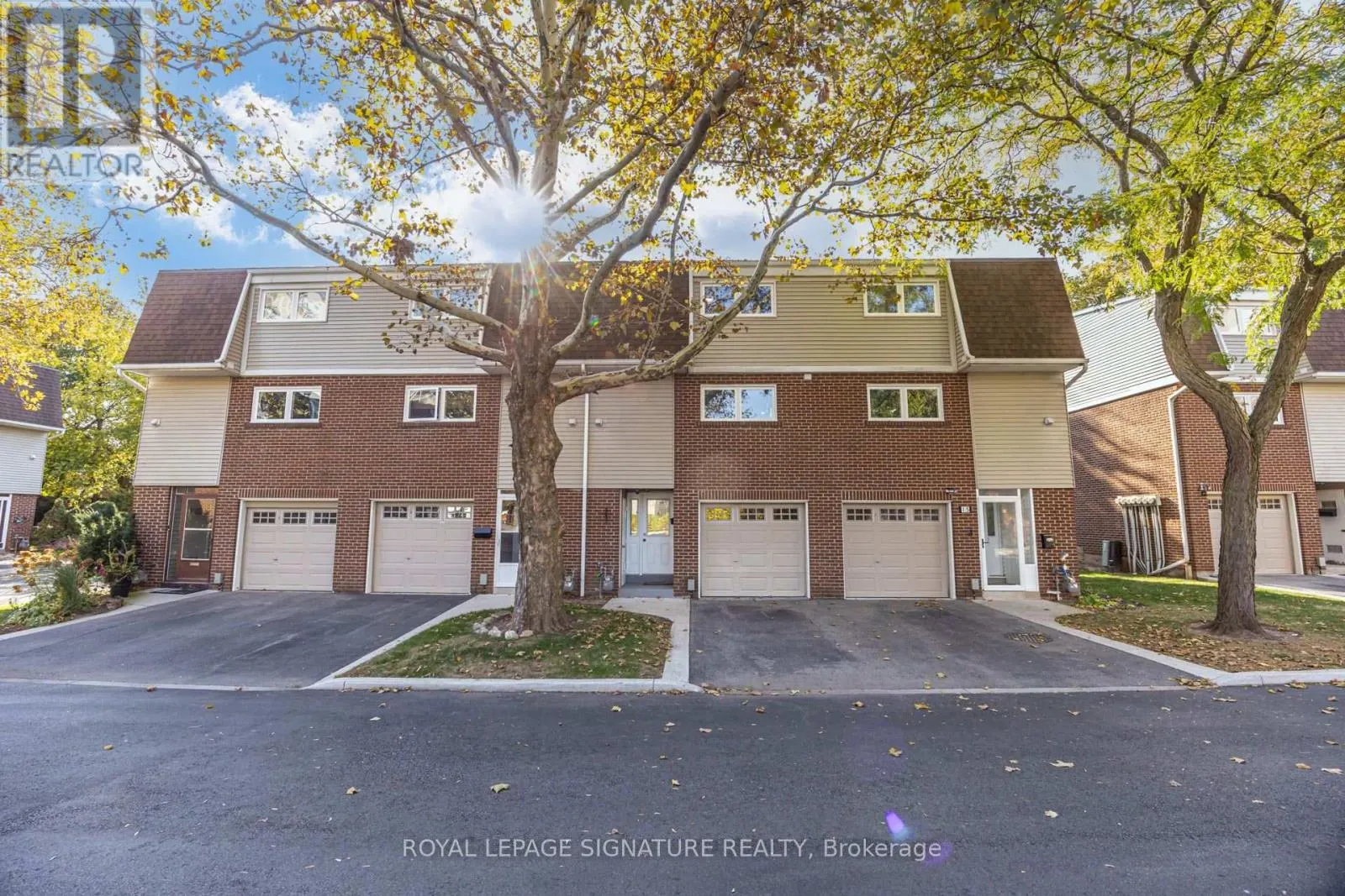 16 - 960 WARWICK COURT