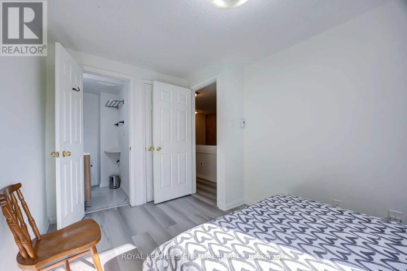 16 - 960 WARWICK COURT