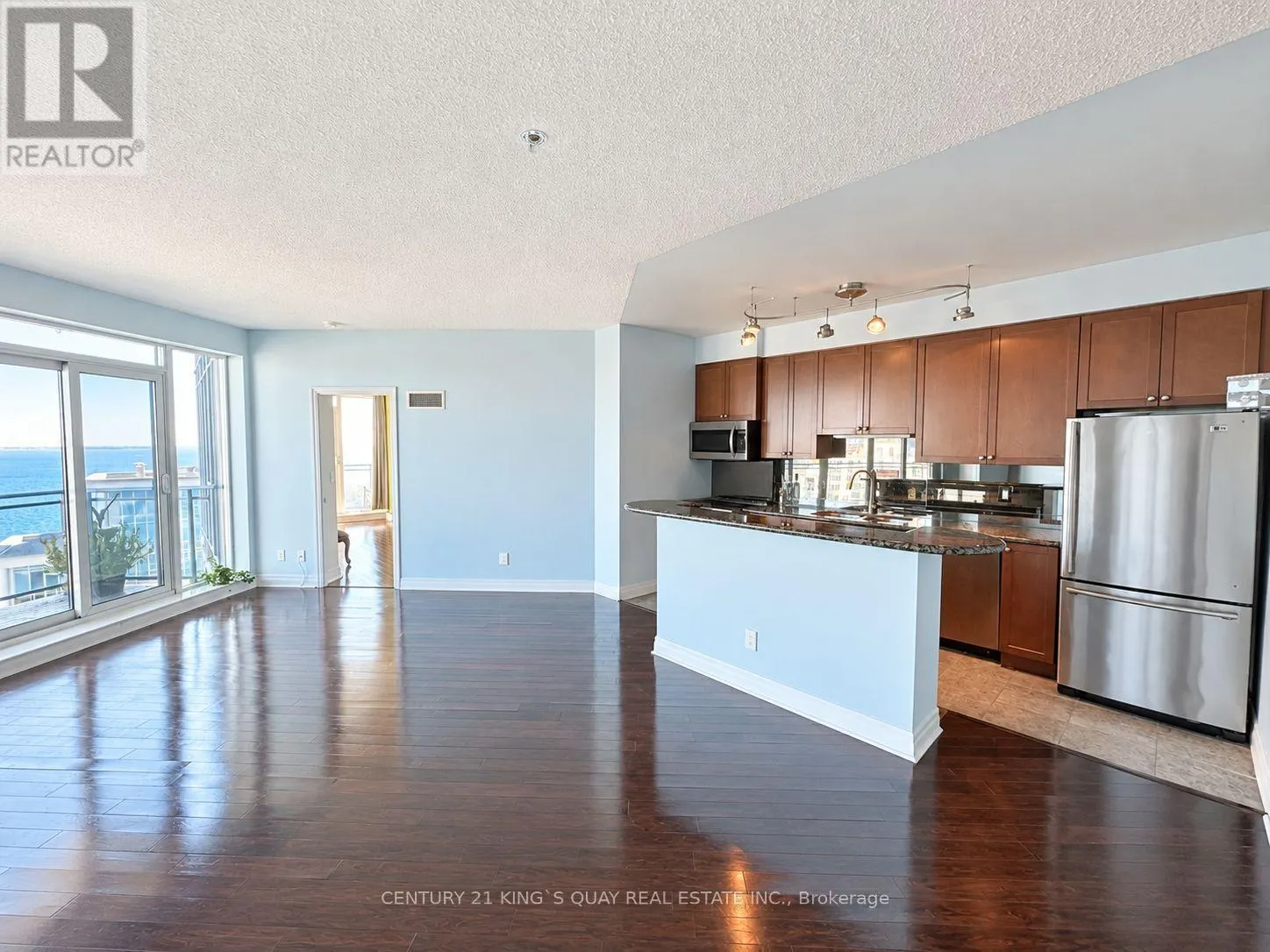 2106 - 2121 LAKE SHORE BOULEVARD W