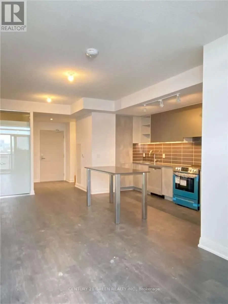 808 - 10 GIBBS ROAD E