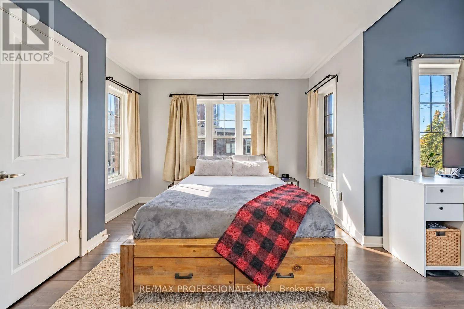11 - 2335 SHEPPARD AVENUE W