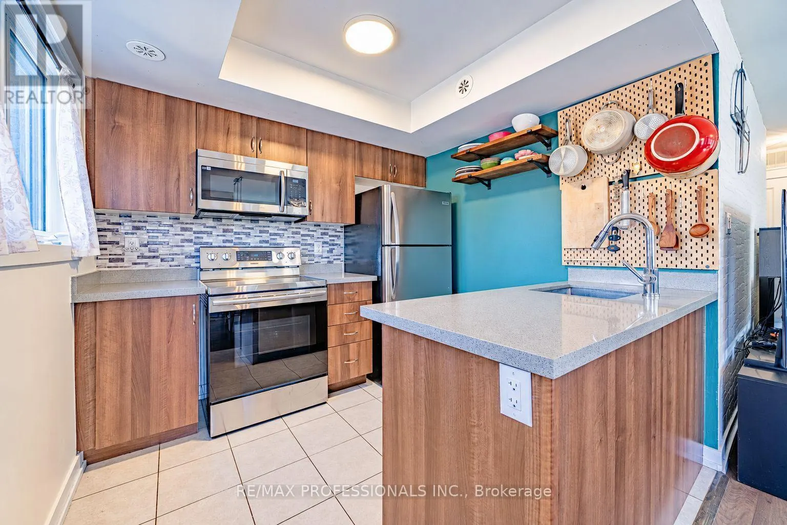 11 - 2335 SHEPPARD AVENUE W