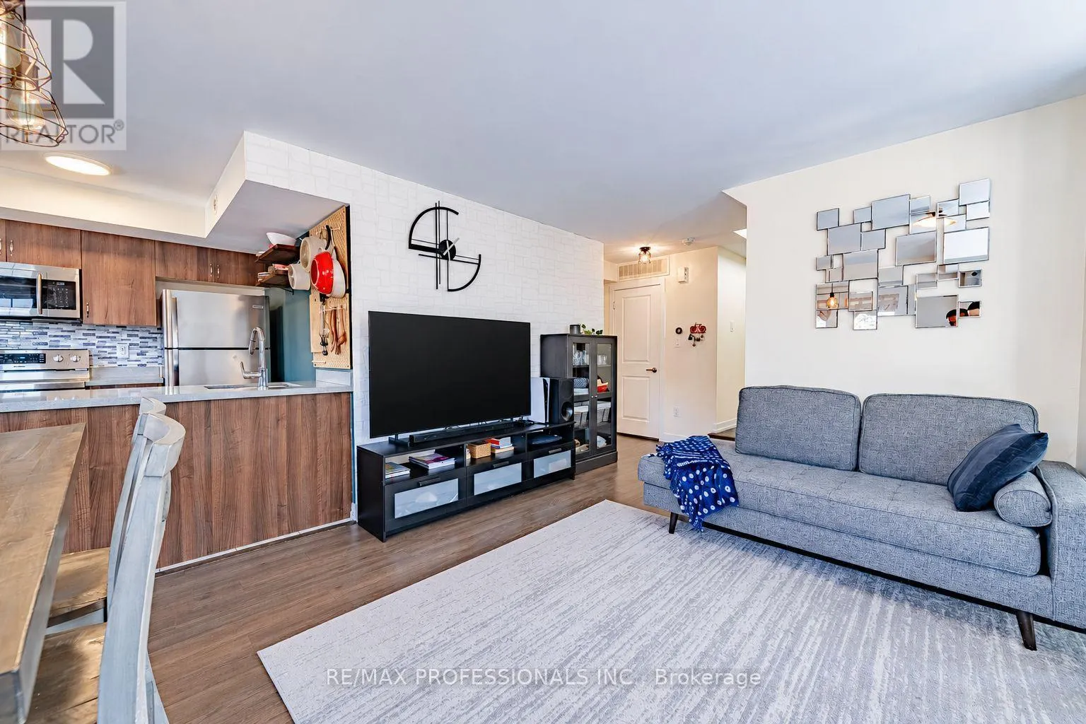 11 - 2335 SHEPPARD AVENUE W