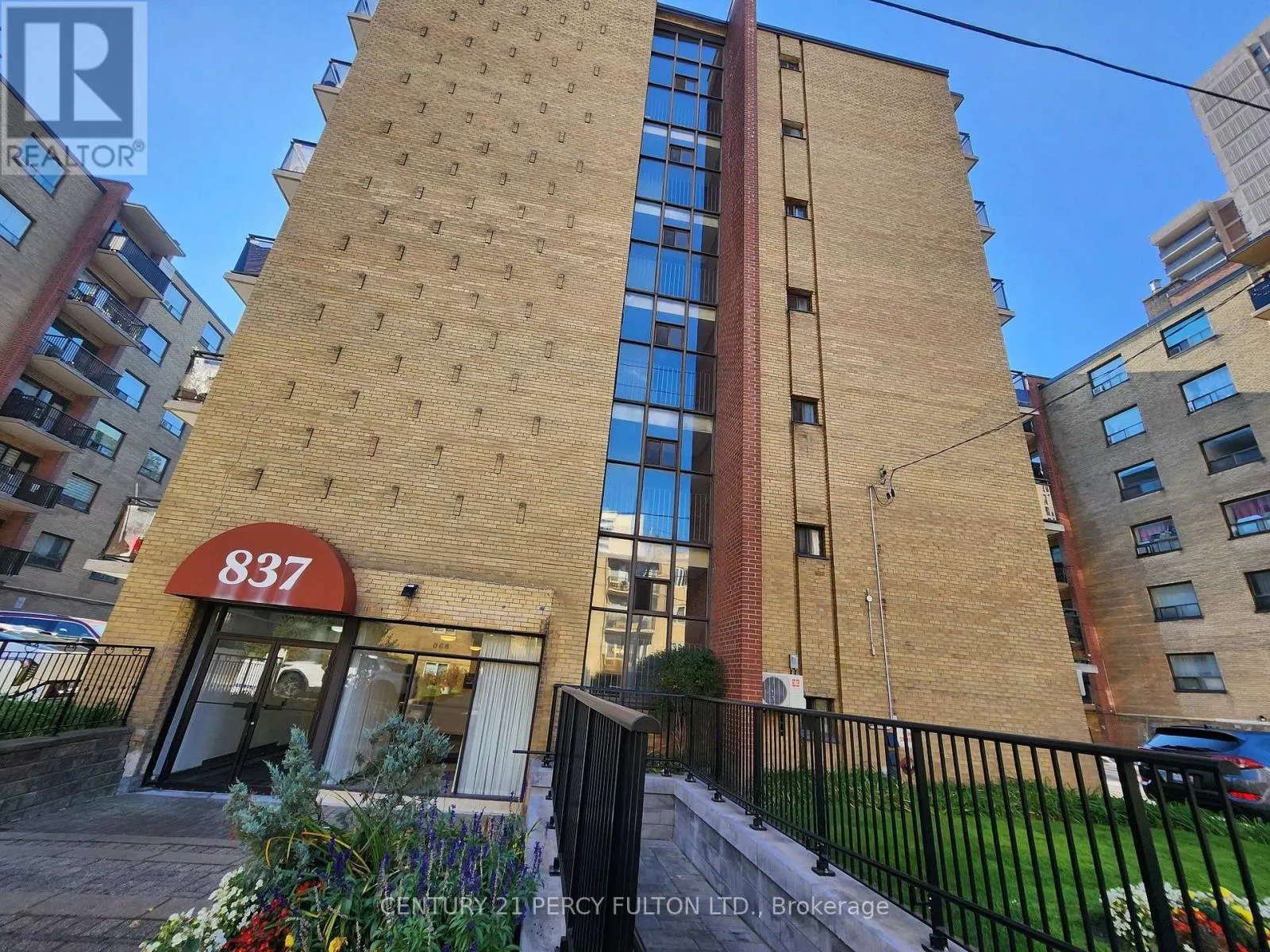 102 - 837 ROSELAWN AVENUE