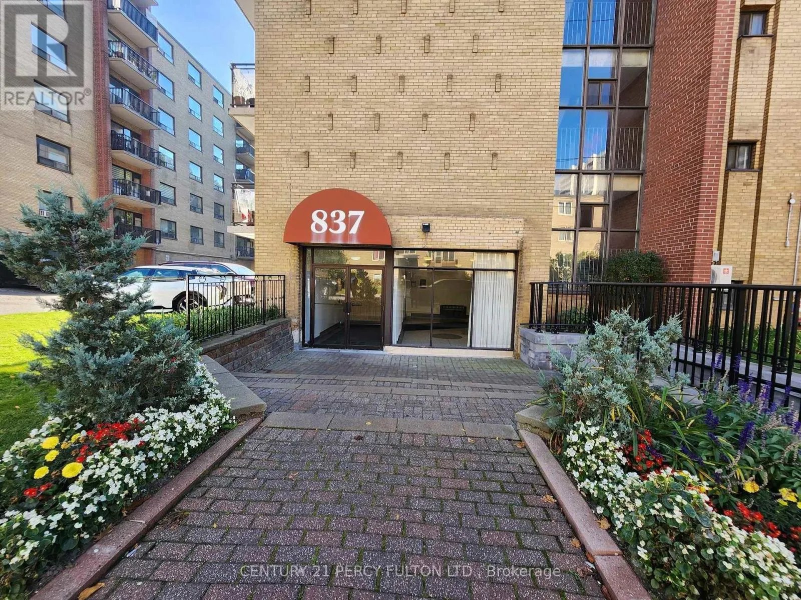 102 - 837 ROSELAWN AVENUE