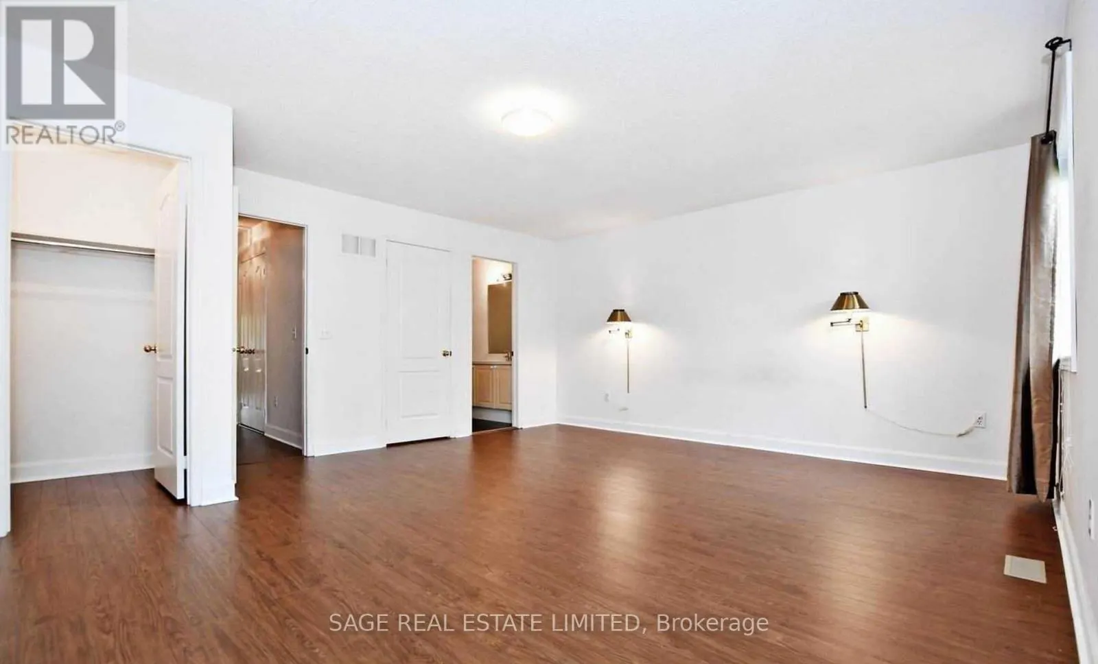 113 - 833 SCOLLARD COURT E