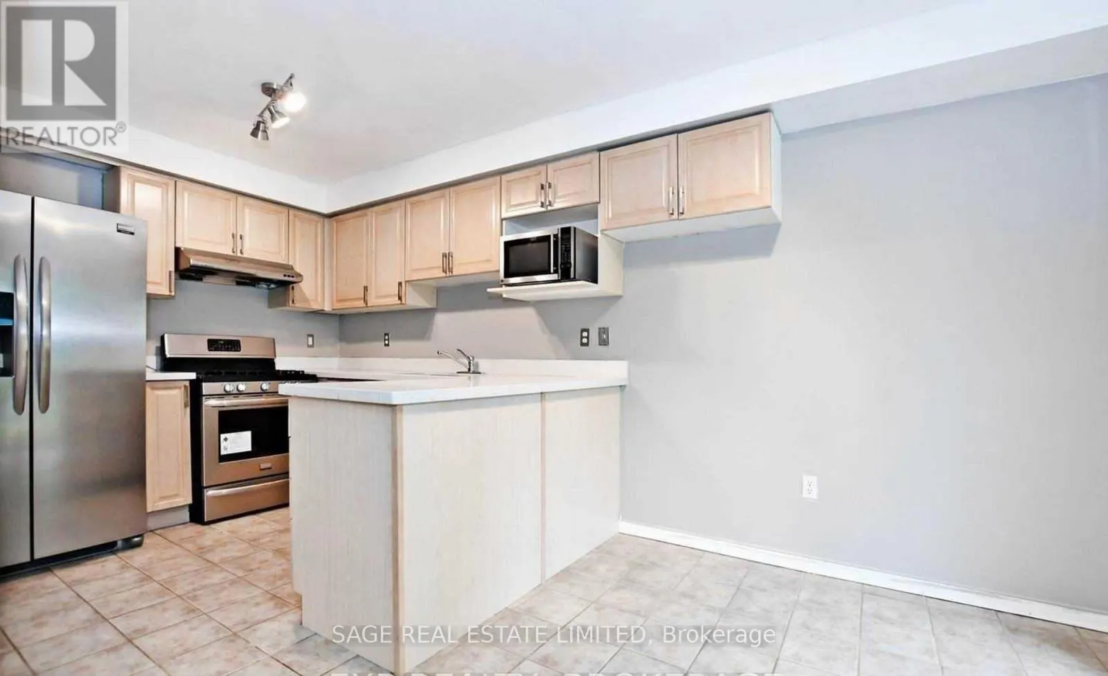 113 - 833 SCOLLARD COURT E