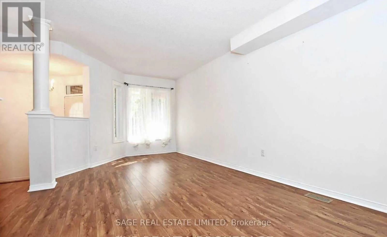 113 - 833 SCOLLARD COURT E