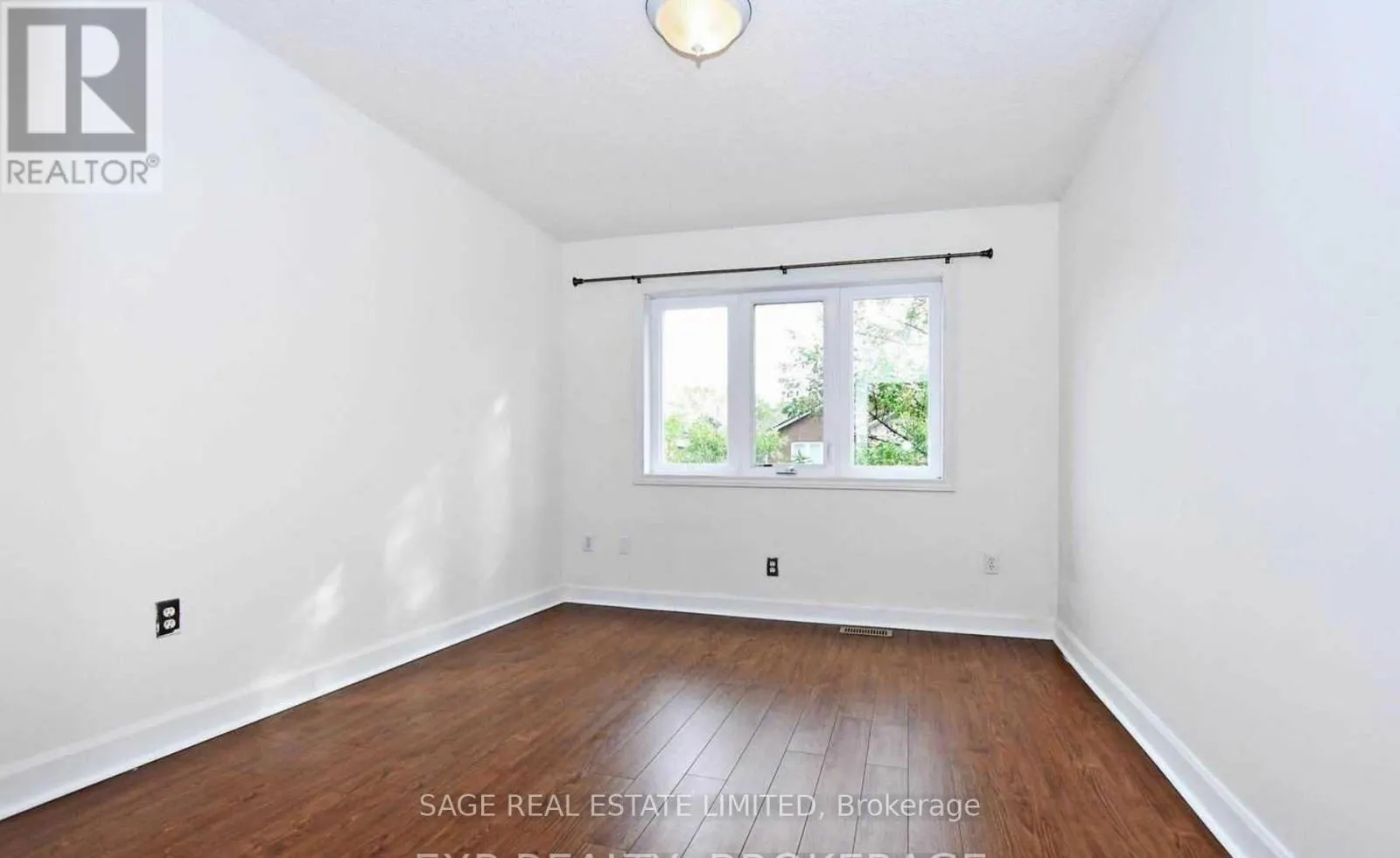 113 - 833 SCOLLARD COURT E