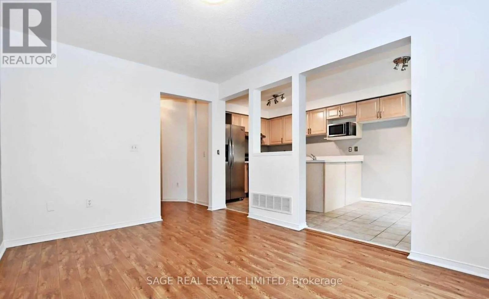 113 - 833 SCOLLARD COURT E