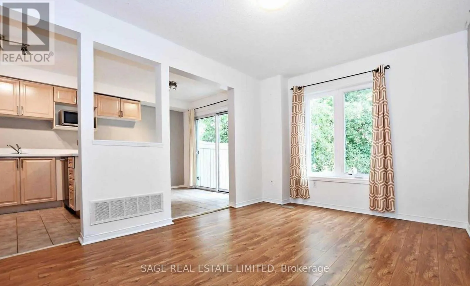 113 - 833 SCOLLARD COURT E