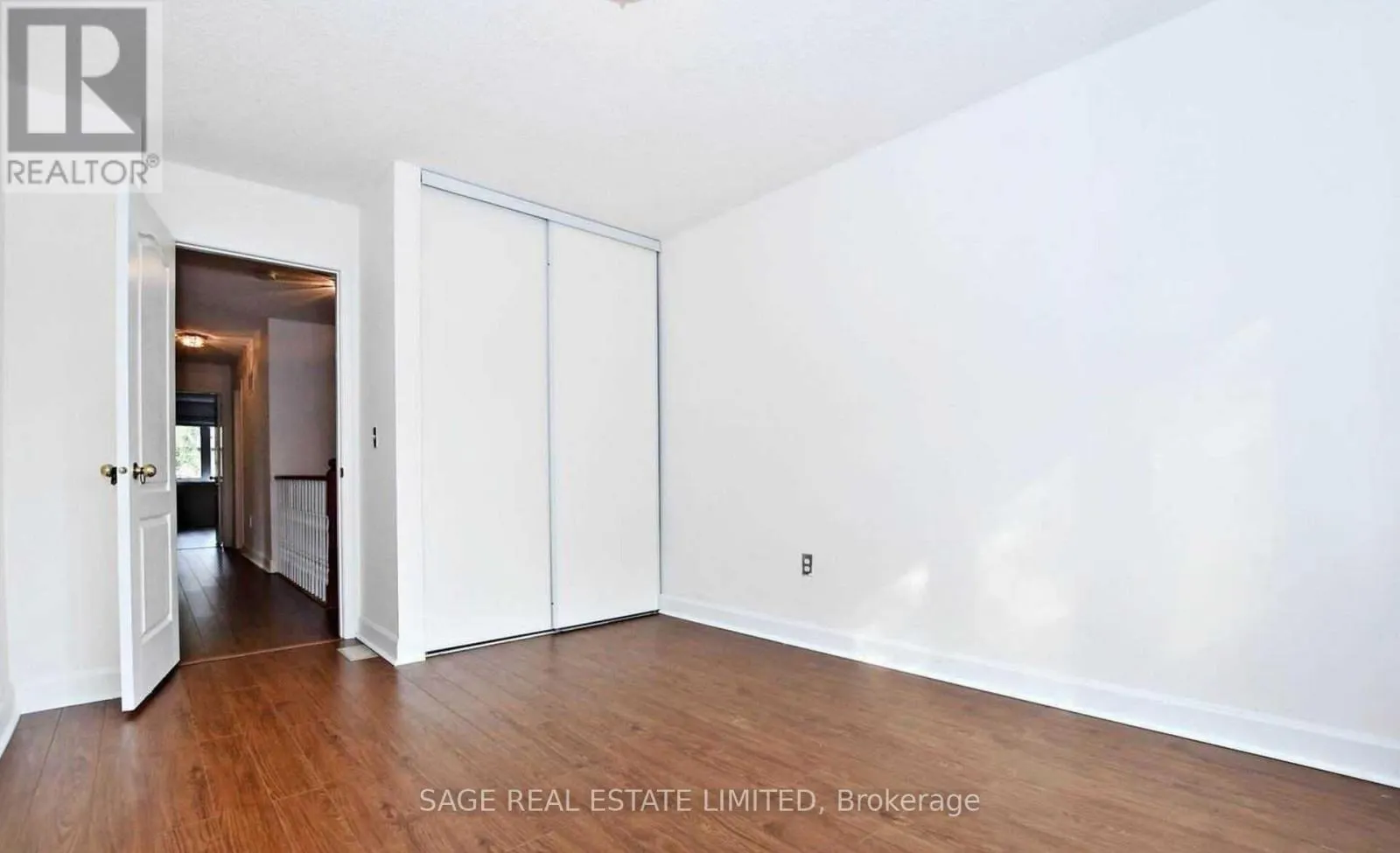 113 - 833 SCOLLARD COURT E