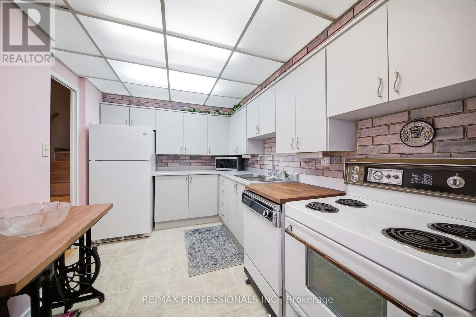 1208 - 11 WINCOTT DRIVE