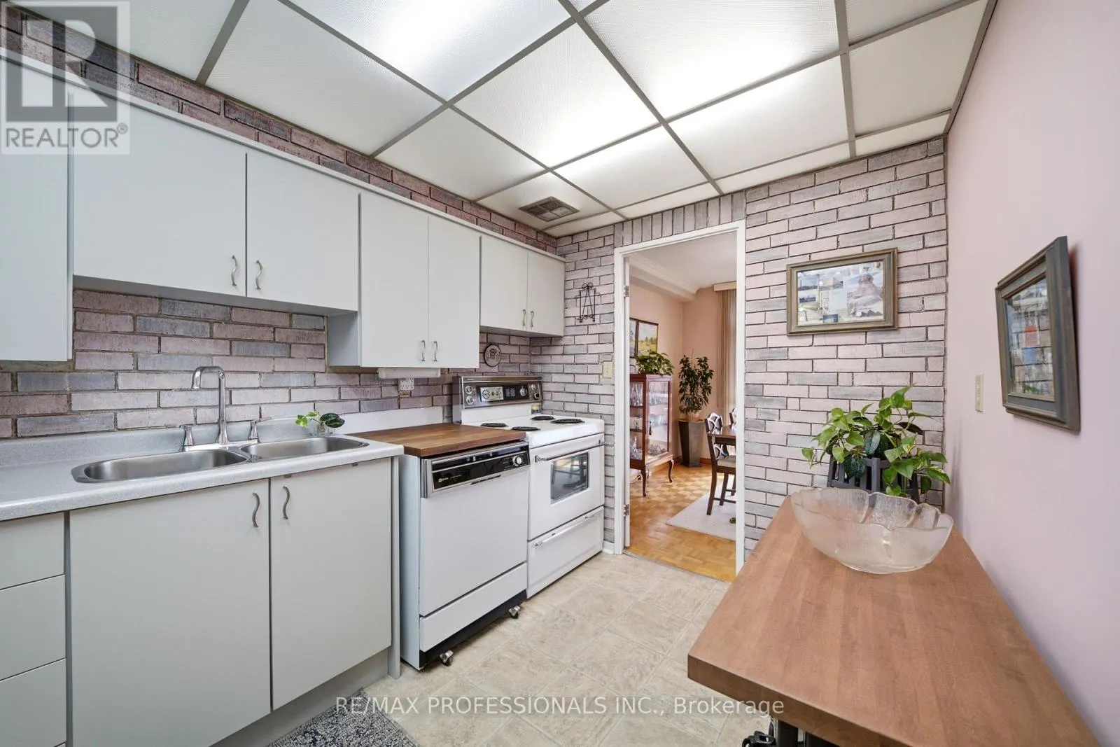 1208 - 11 WINCOTT DRIVE