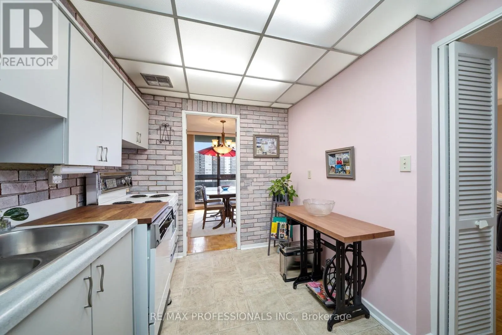 1208 - 11 WINCOTT DRIVE