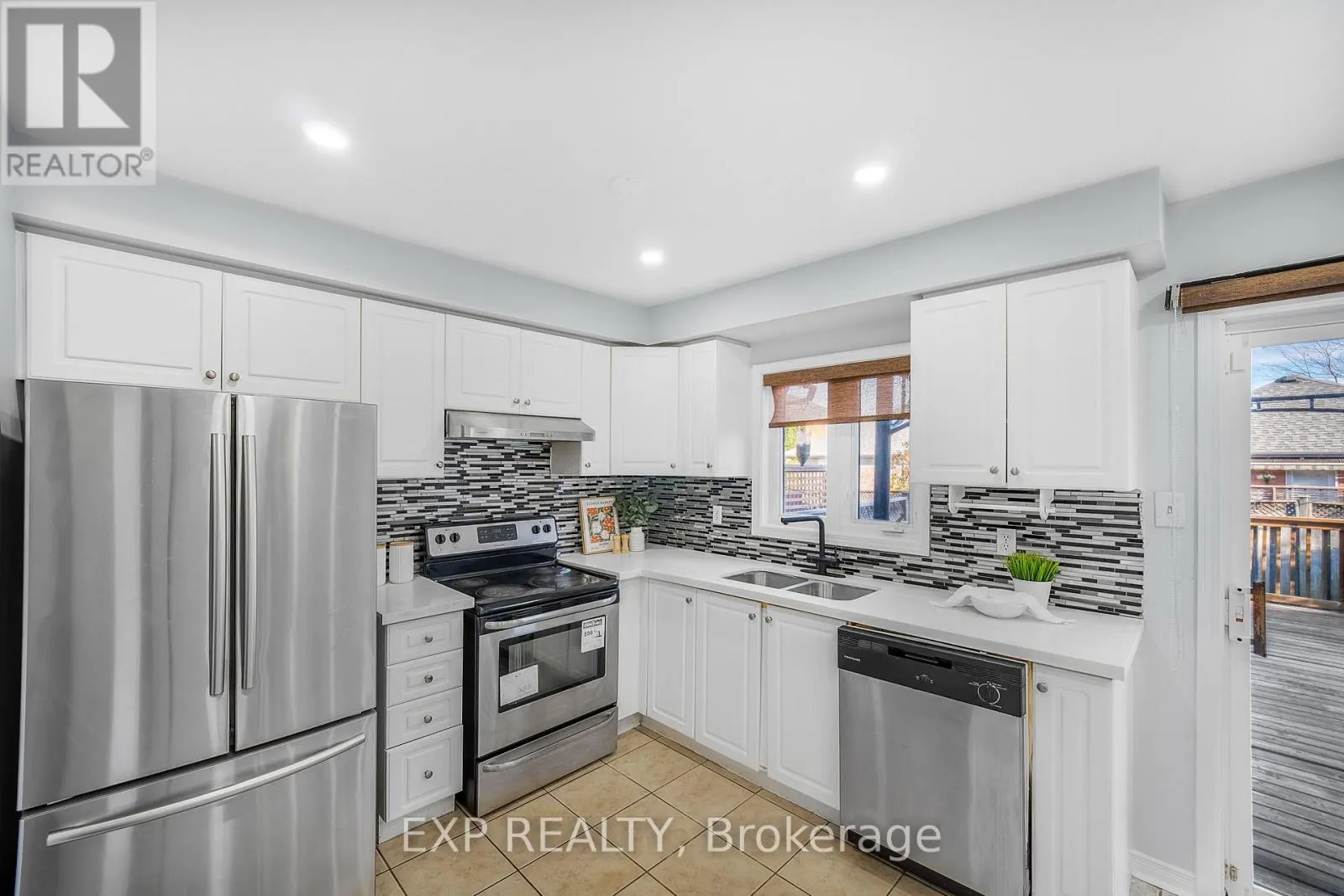 128 OLYMPIA CRESCENT