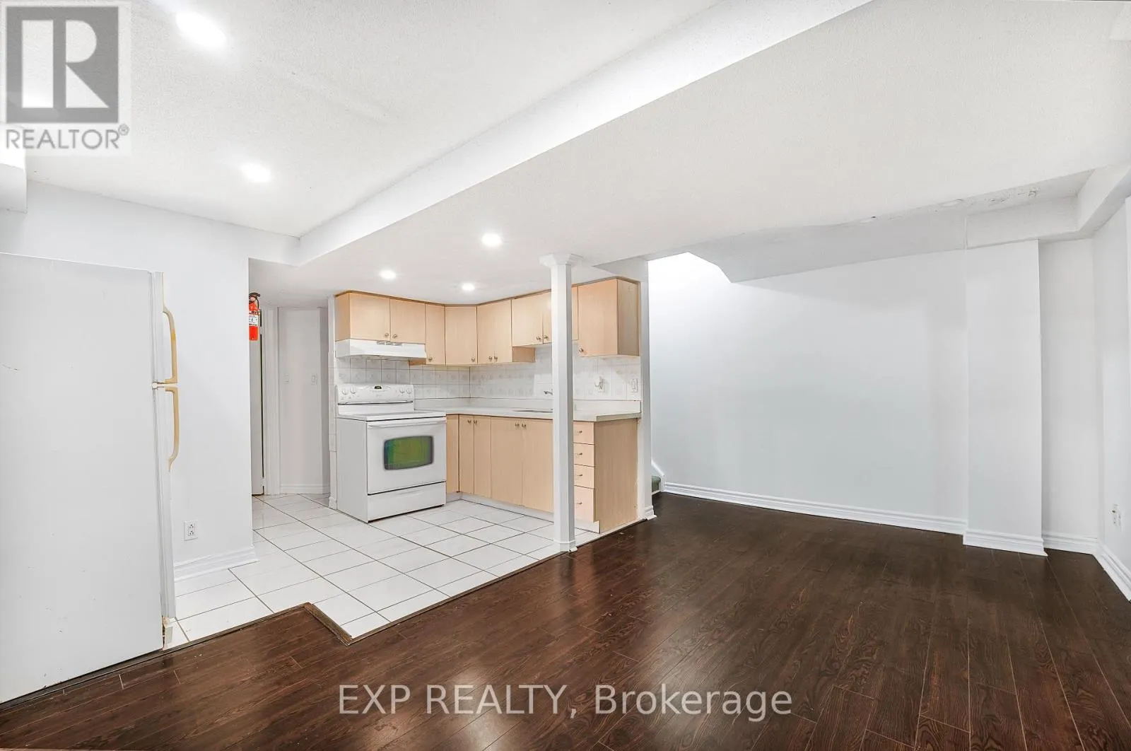 128 OLYMPIA CRESCENT