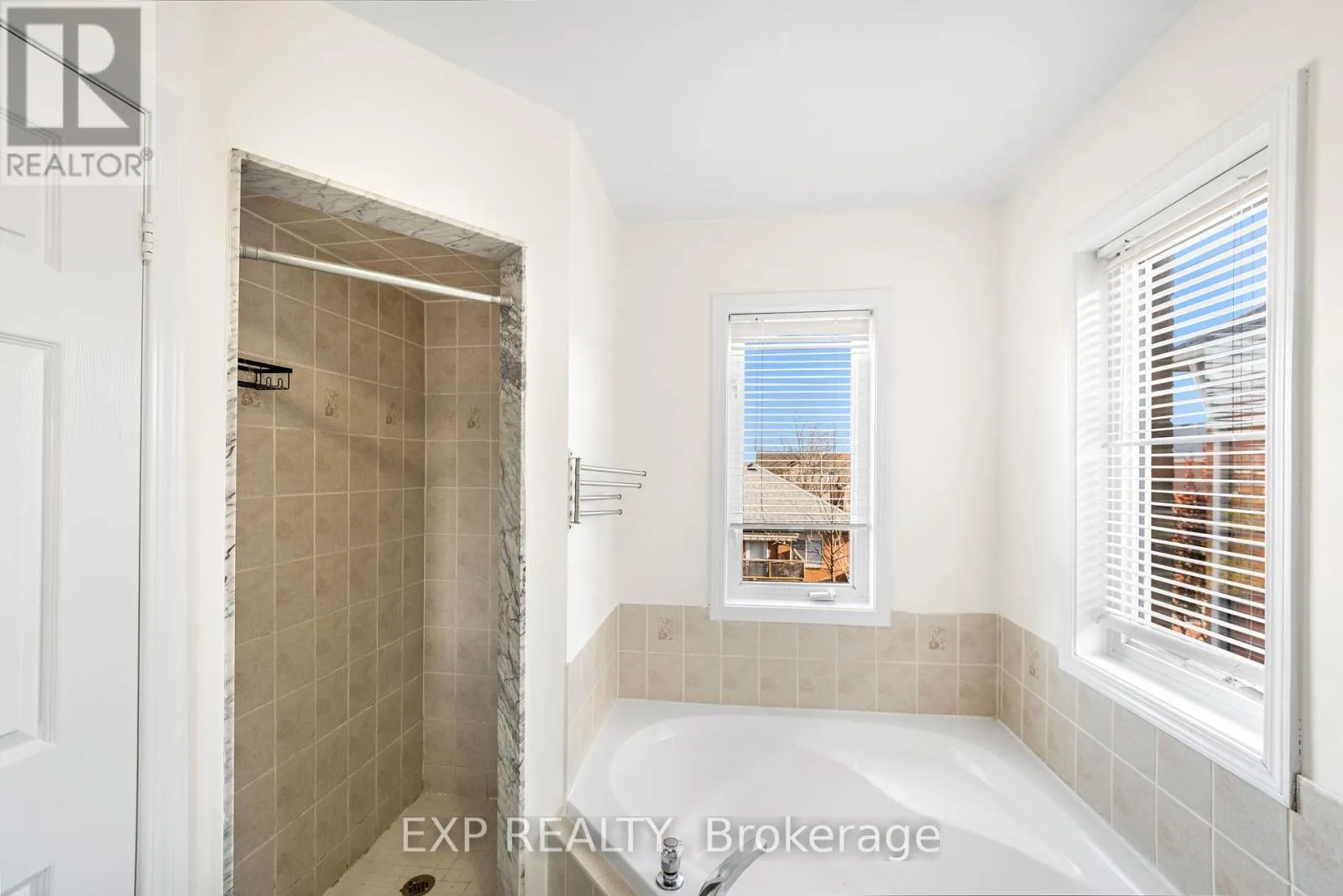 128 OLYMPIA CRESCENT