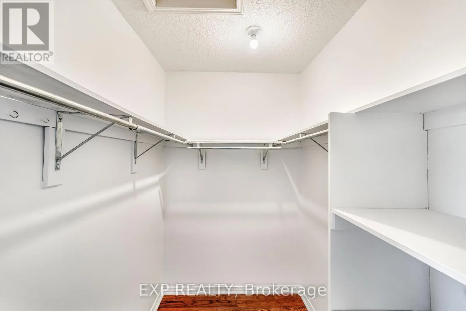 128 OLYMPIA CRESCENT