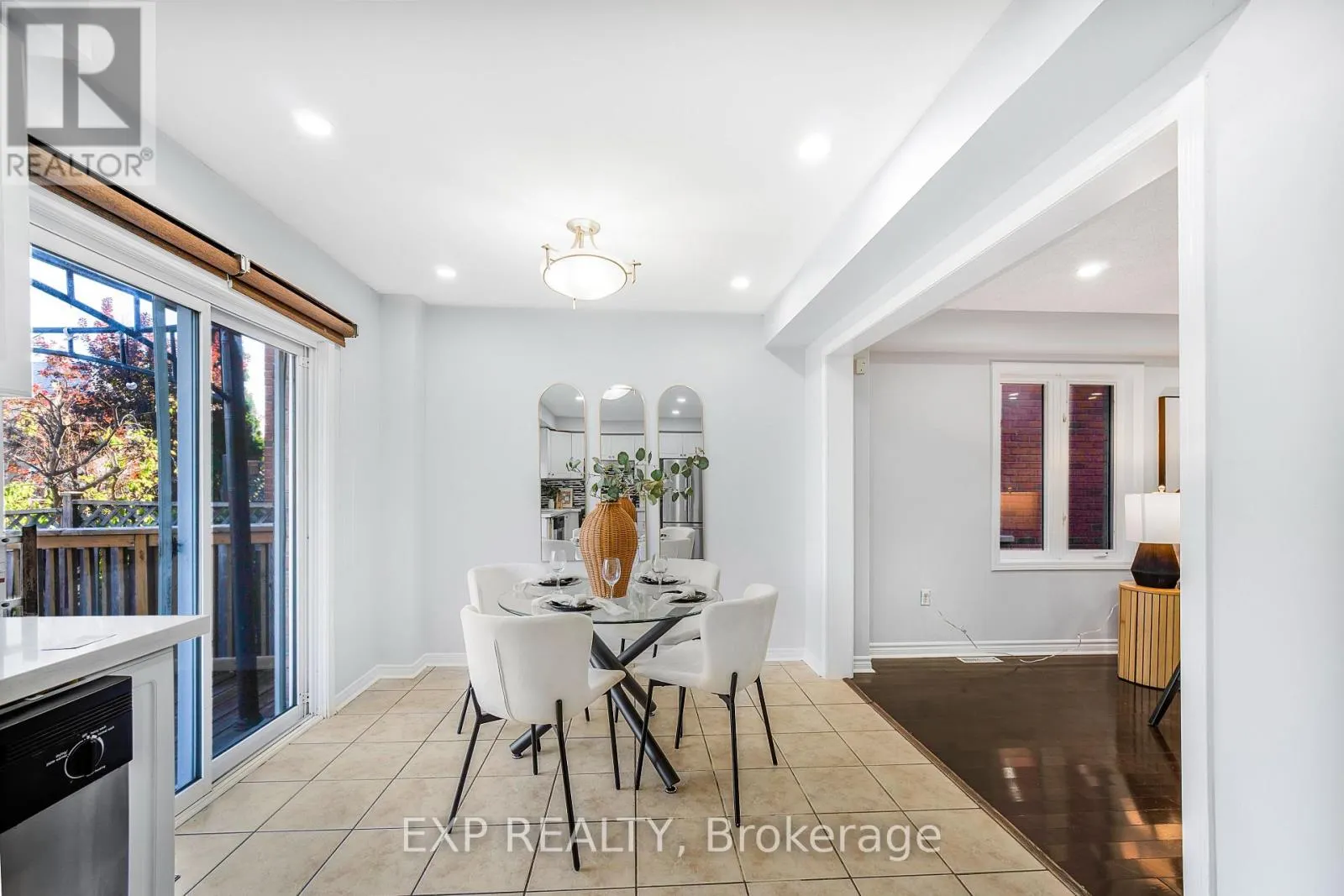 128 OLYMPIA CRESCENT