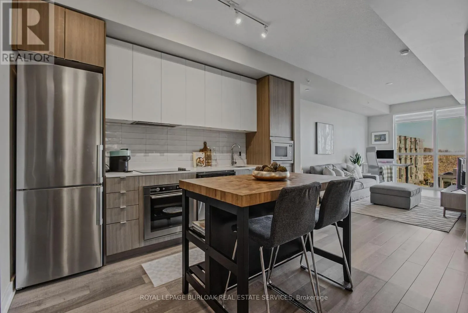 D509 - 5220 DUNDAS STREET